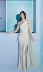 Đầm Dạ Hội Kisserine Lụa Kem Cổ Lệch Xẻ Tà Sang Trọng - Ảnh 3