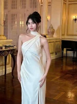 Đầm Dạ Hội Kisserine Lụa Kem Cổ Lệch Xẻ Tà Sang Trọng - Ảnh 4