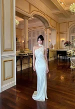 Đầm Dạ Hội Kisserine Lụa Kem Cổ Lệch Xẻ Tà Sang Trọng - Ảnh 5