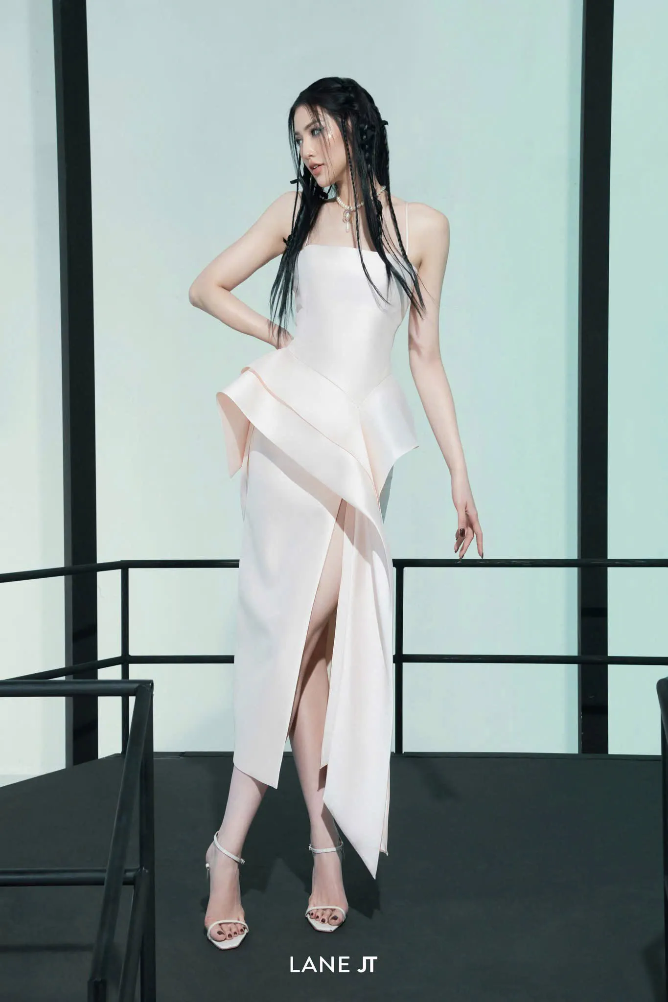 Đầm Dự Tiệc LaneJT Edwine Hồng Nude Dáng Ôm Xẻ Tà