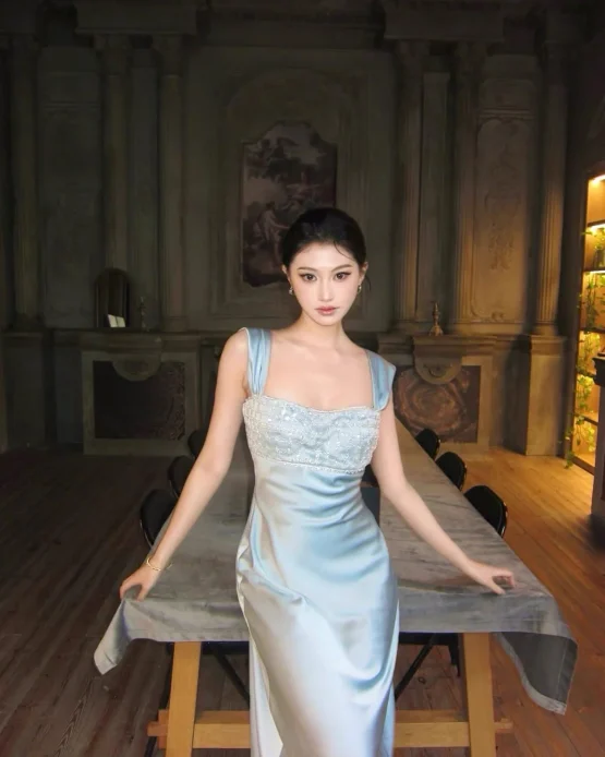 Lattitude Size M - Đầm dạ hội lụa xanh pastel đính đá