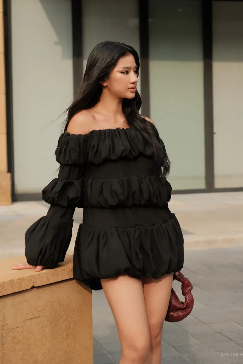 Datt Size M - Đầm ngắn đen trễ vai bồng bềnh