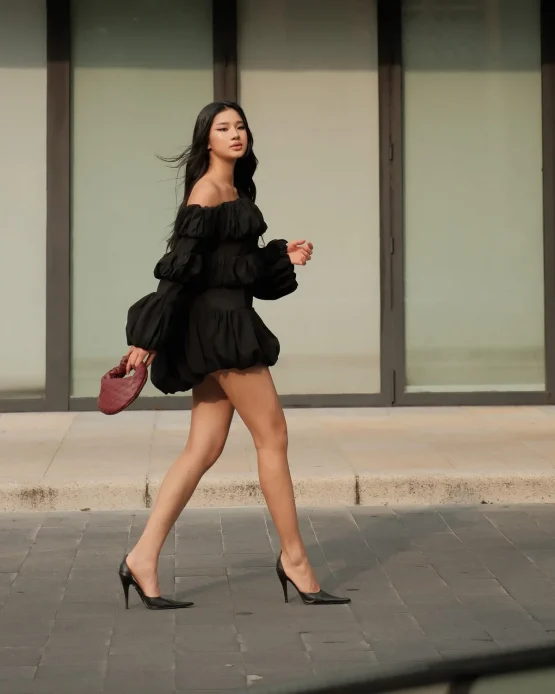 Datt Size M - Đầm ngắn đen trễ vai bồng bềnh