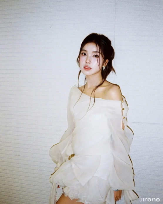 Jirene Size M - Đầm Dự Tiệc Voan Trắng Trễ Vai