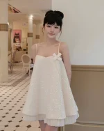 Lagom Size FREESIZE - Đầm ngắn trắng đính sequin nơ