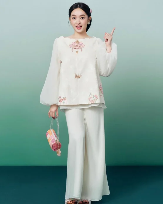 Joie de roses Size S - Áo dài cách tân lụa trắng thêu hoa