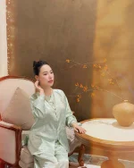 No brand Size M - Áo dài lụa xanh họa tiết nhã nhặn