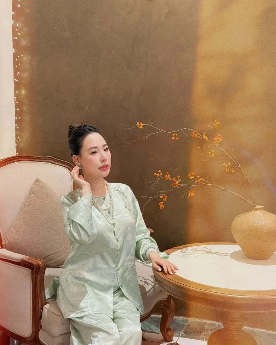 No brand Size M - Áo dài lụa xanh họa tiết nhã nhặn